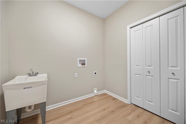 111 Brunswick Drive, Elyria, OH 44035