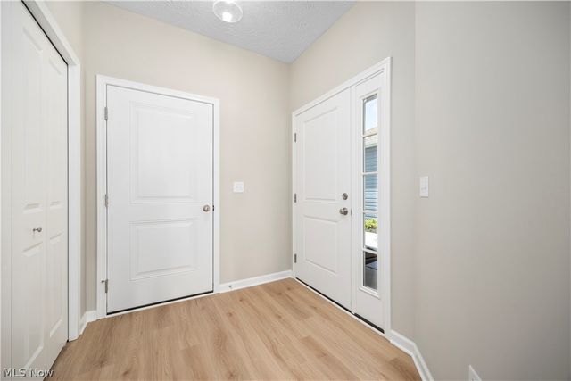 111 Brunswick Drive, Elyria, OH 44035
