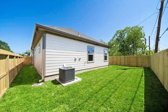 7714 N Howton Street, Houston, TX 77028