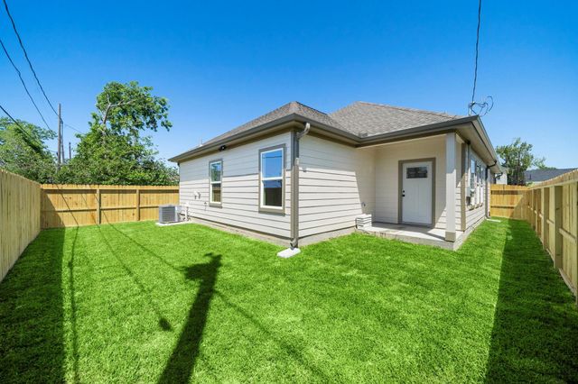 7714 N Howton Street, Houston, TX 77028