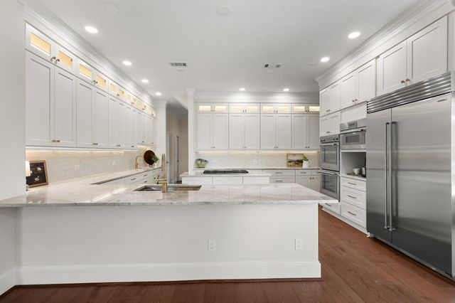 7 Pastoral Pond Circle, The Woodlands, TX 77380