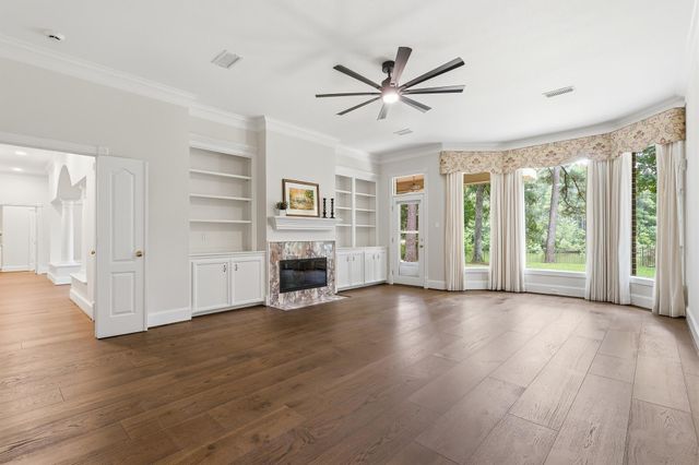 7 Pastoral Pond Circle, The Woodlands, TX 77380