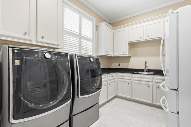 7 Pastoral Pond Circle, The Woodlands, TX 77380