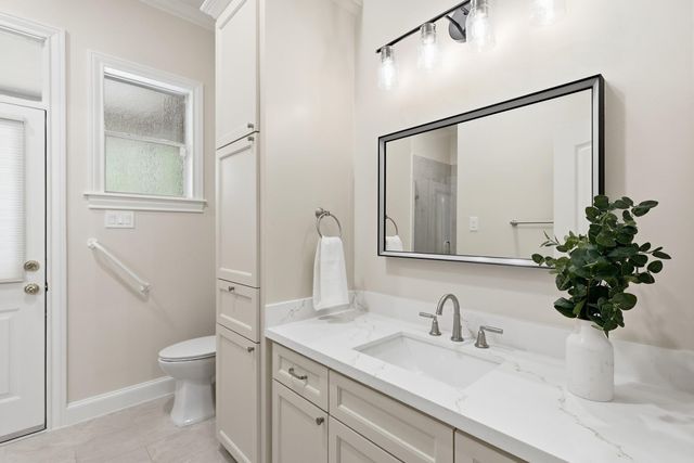 7 Pastoral Pond Circle, The Woodlands, TX 77380