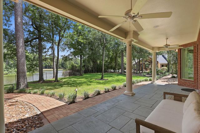 7 Pastoral Pond Circle, The Woodlands, TX 77380