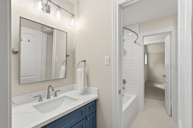 7 Pastoral Pond Circle, The Woodlands, TX 77380
