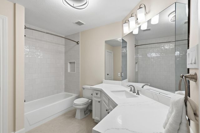 7 Pastoral Pond Circle, The Woodlands, TX 77380