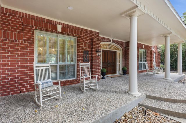 7 Pastoral Pond Circle, The Woodlands, TX 77380