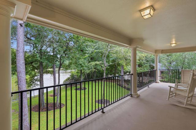 7 Pastoral Pond Circle, The Woodlands, TX 77380