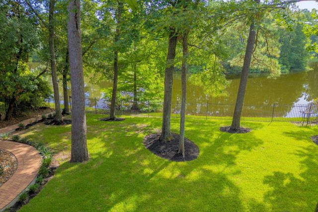 7 Pastoral Pond Circle, The Woodlands, TX 77380