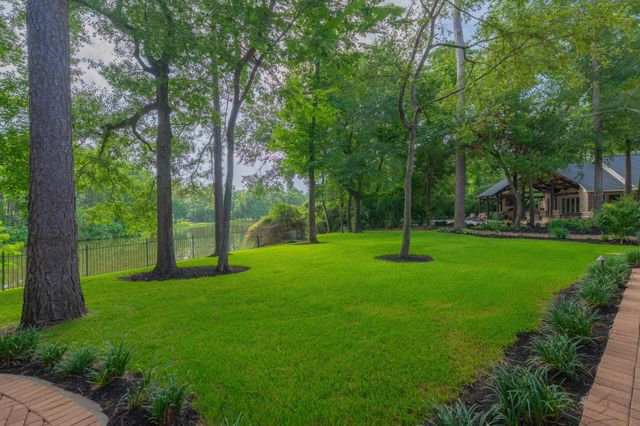 7 Pastoral Pond Circle, The Woodlands, TX 77380