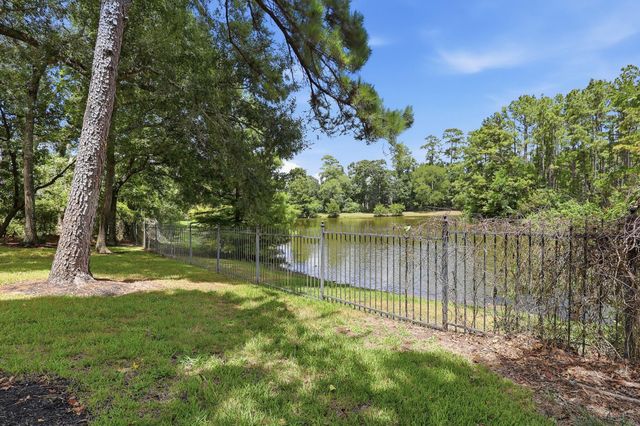 7 Pastoral Pond Circle, The Woodlands, TX 77380