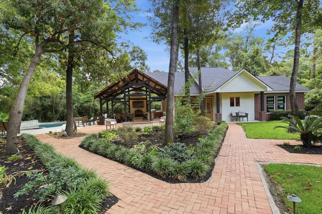 7 Pastoral Pond Circle, The Woodlands, TX 77380