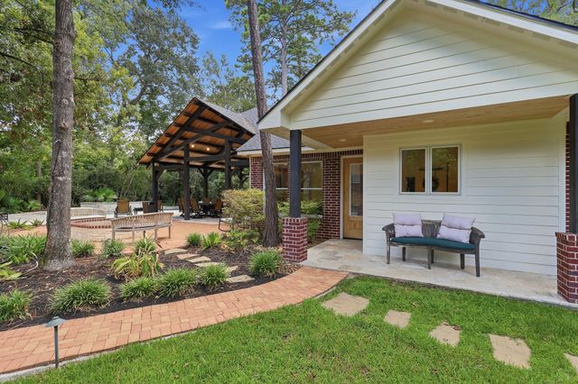 7 Pastoral Pond Circle, The Woodlands, TX 77380