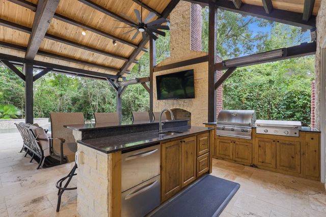 7 Pastoral Pond Circle, The Woodlands, TX 77380