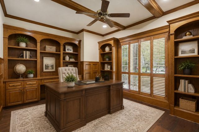 7 Pastoral Pond Circle, The Woodlands, TX 77380
