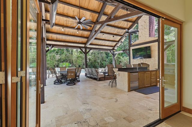 7 Pastoral Pond Circle, The Woodlands, TX 77380