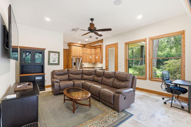 7 Pastoral Pond Circle, The Woodlands, TX 77380