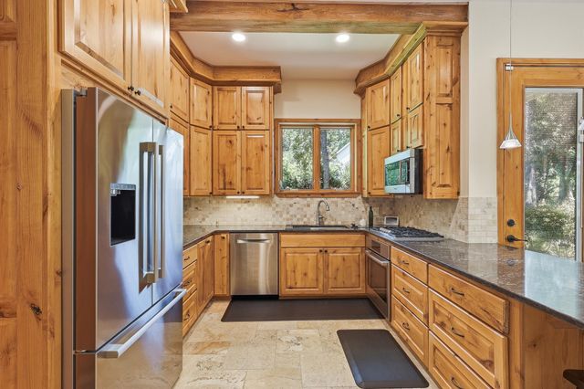 7 Pastoral Pond Circle, The Woodlands, TX 77380
