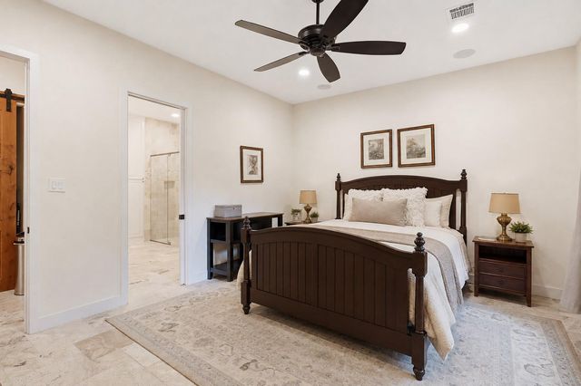 7 Pastoral Pond Circle, The Woodlands, TX 77380