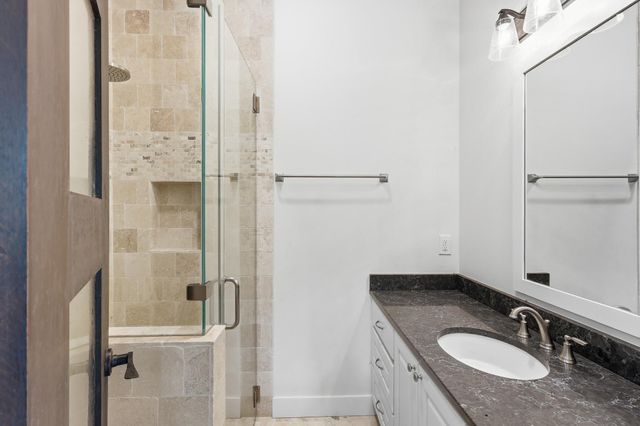 7 Pastoral Pond Circle, The Woodlands, TX 77380