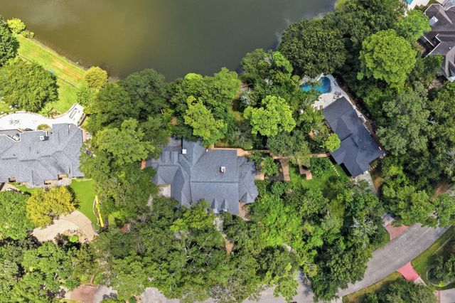 7 Pastoral Pond Circle, The Woodlands, TX 77380