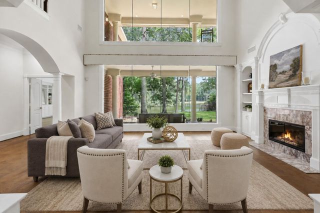 7 Pastoral Pond Circle, The Woodlands, TX 77380