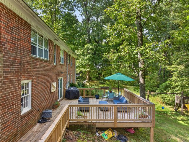 926 Glamis Circle, Signal Mountain, TN 37377