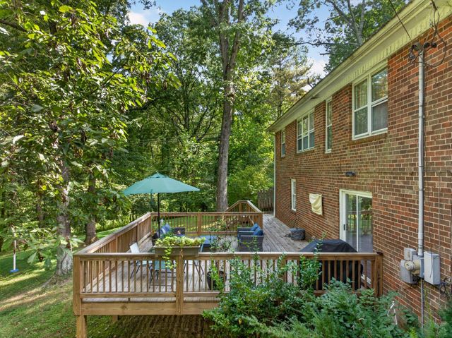 926 Glamis Circle, Signal Mountain, TN 37377