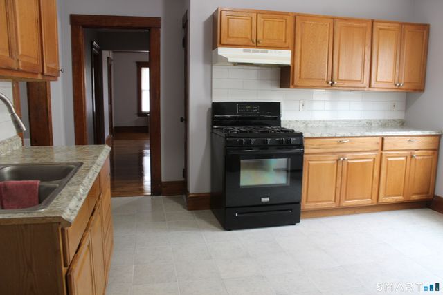 45 Grandview Terrace 1st floor, Hartford, CT 06114