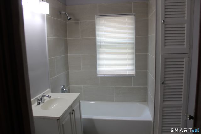 45 Grandview Terrace 1st floor, Hartford, CT 06114