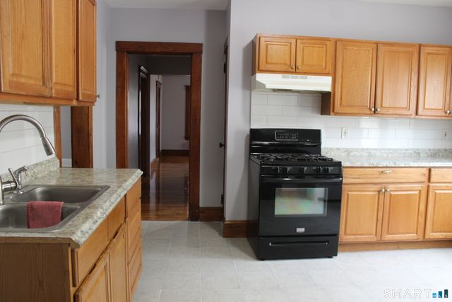 45 Grandview Terrace 1st floor, Hartford, CT 06114