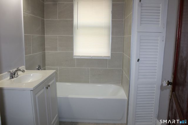 45 Grandview Terrace 1st floor, Hartford, CT 06114