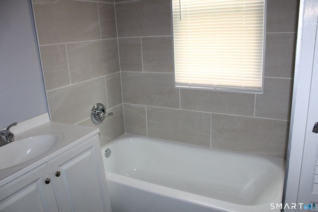 45 Grandview Terrace 1st floor, Hartford, CT 06114