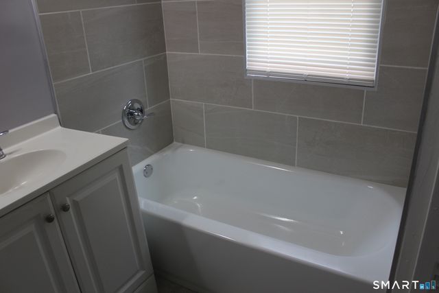 45 Grandview Terrace 1st floor, Hartford, CT 06114
