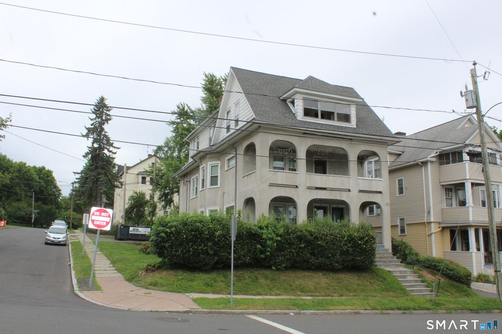 45 Grandview Terrace 1st floor, Hartford, CT 06114