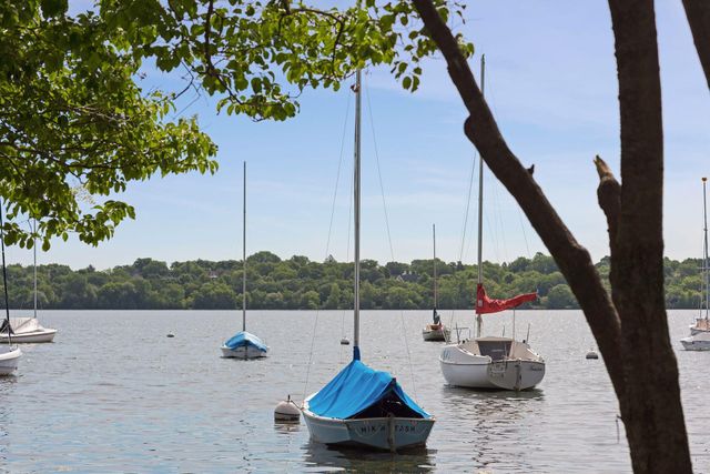 4431 Thomas Avenue S, Minneapolis, MN 55410