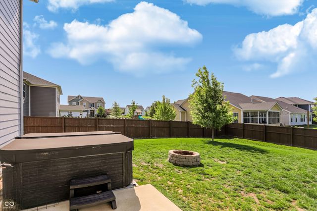 15887 W Rail Drive, Westfield, IN 46074