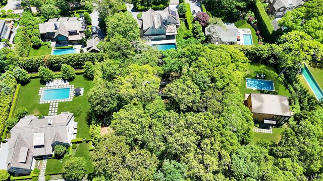 64 Cove Hollow Road, East Hampton, NY 11937