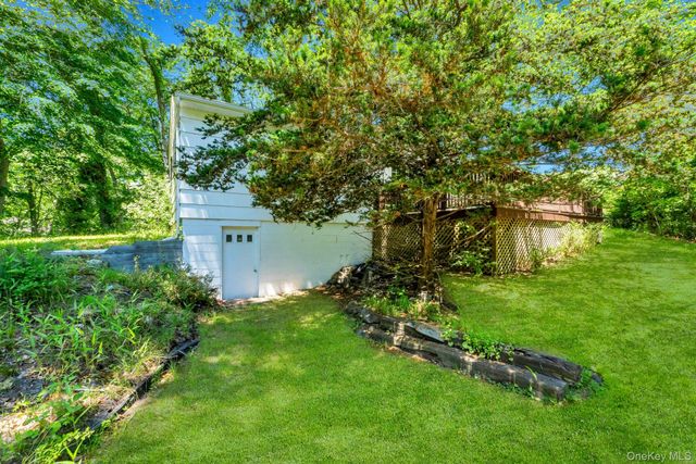 64 Cove Hollow Road, East Hampton, NY 11937