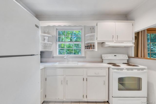 64 Cove Hollow Road, East Hampton, NY 11937