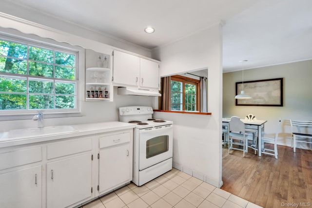 64 Cove Hollow Road, East Hampton, NY 11937