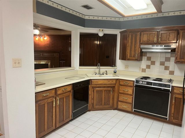 7640 Grassland Drive, Fort Worth, TX 76133