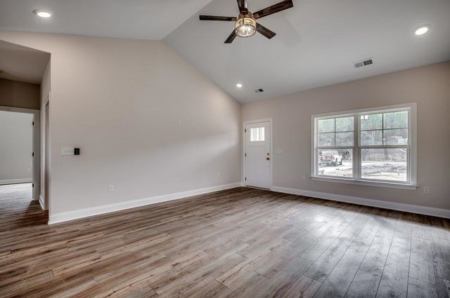 415 St. John Rd., Galivants Ferry, SC 29544