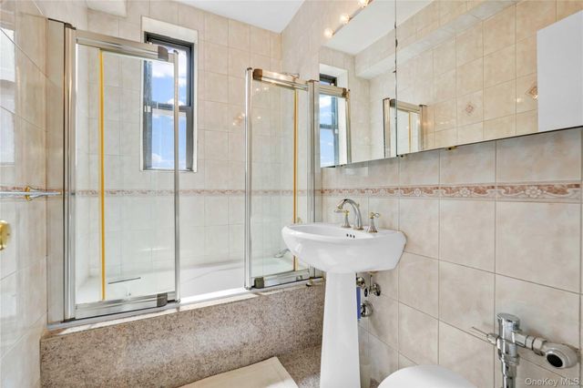 67-35 Yellowstone Boulevard 6K, Forest Hills, NY 11375