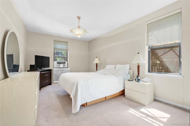 67-35 Yellowstone Boulevard 6K, Forest Hills, NY 11375