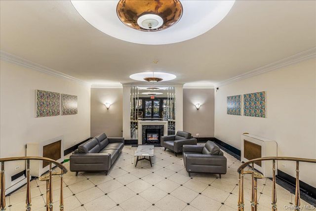 67-35 Yellowstone Boulevard 6K, Forest Hills, NY 11375