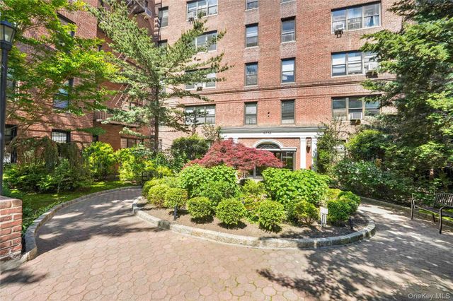 67-35 Yellowstone Boulevard 6K, Forest Hills, NY 11375