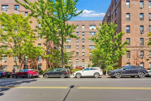 67-35 Yellowstone Boulevard 6K, Forest Hills, NY 11375