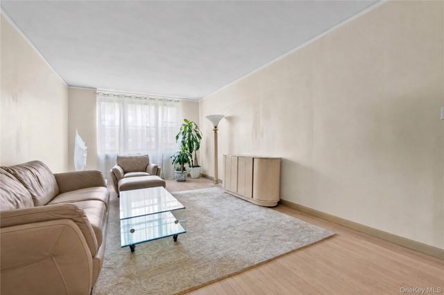 67-35 Yellowstone Boulevard 6K, Forest Hills, NY 11375